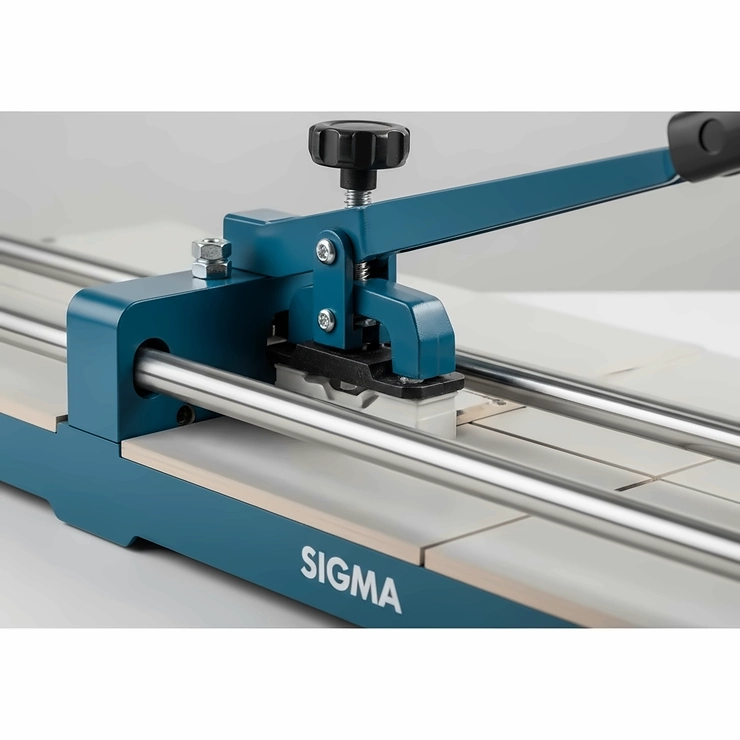 Detail of the efficient breaking system on a Sigma tile cutter, ensuring clean and easy tile separation after scoring, reducing breakage.